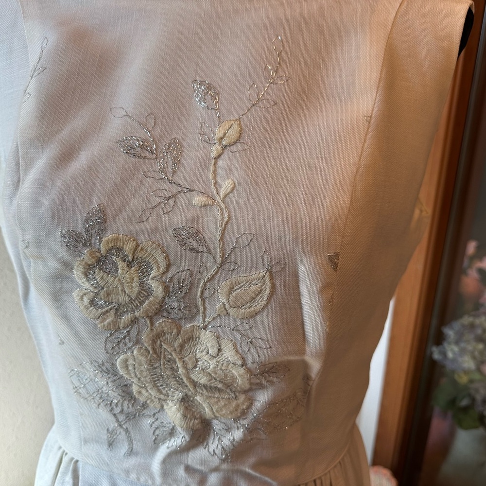 Elegant Cream Floral Dress - Picture 3 of 6